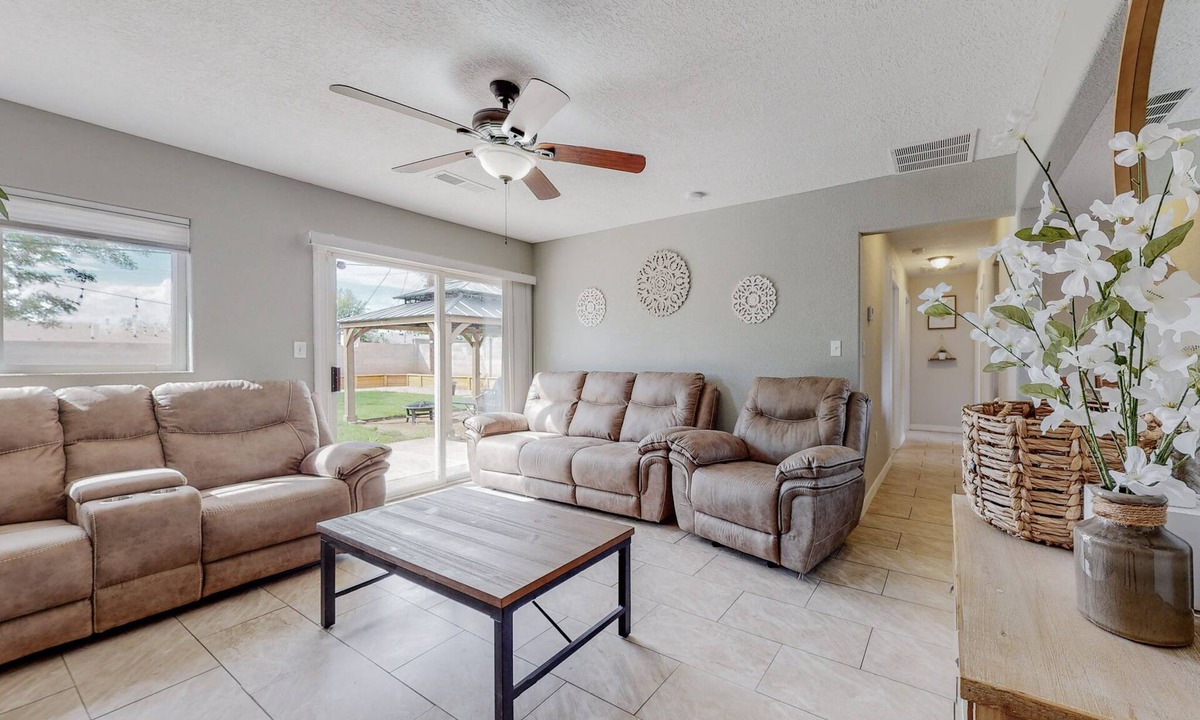 Northeast Heights House | 3 Bedroom (1 King 2 Queen beds) 1 bathroom home with private backyard