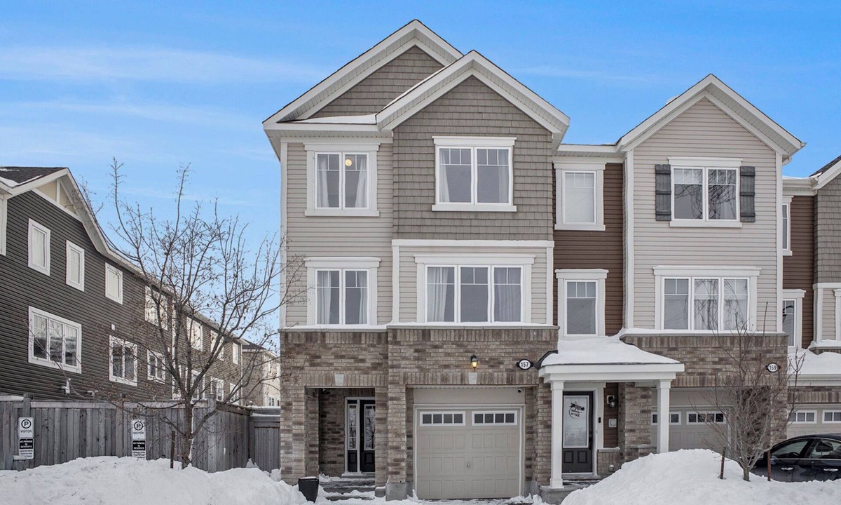 Ottawa Division House | 3 bedroom 2.5 Bath house- Short-term