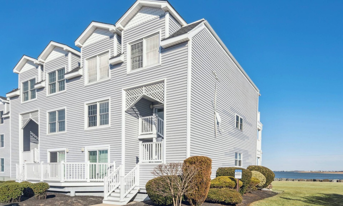 Anglesea Condo | 3 Bedroom 2.5 Bathroom Condo