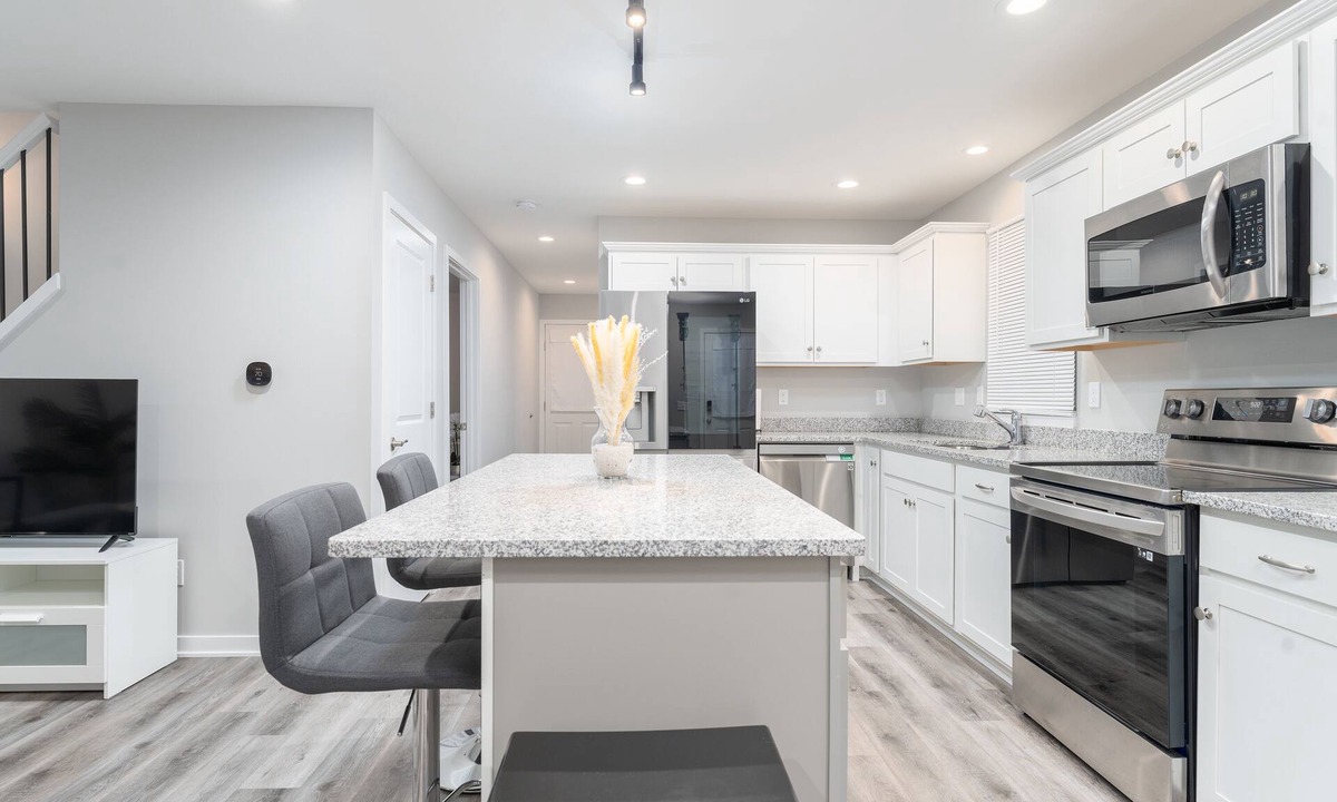Farmington Hills House | 3 Bedroom 2 Bath House in Farmington Hills