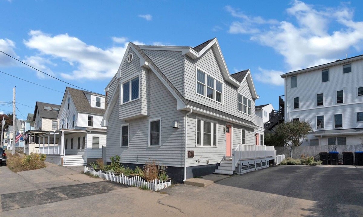 Ocean Park House | 3 Bedroom 2 bath spacious beach house - 2nd house in from the beach!