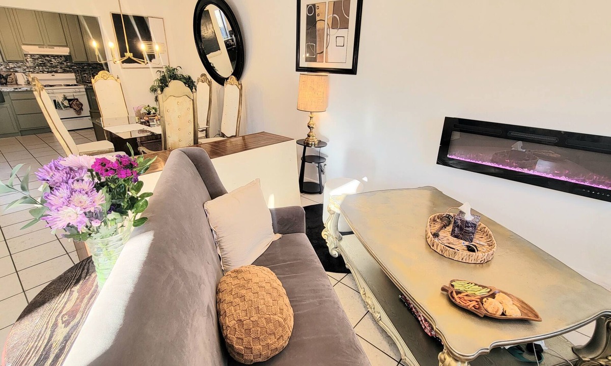 Albuquerque House | 3-bedroom/2 bath fully designer-remodeled house in central Albuquerque, by UNM