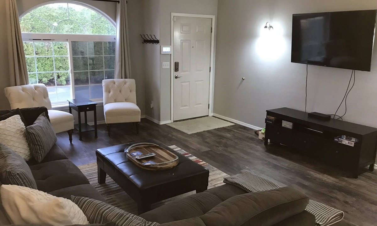 Brownstown House | 3 bedroom 2 bath house # 3