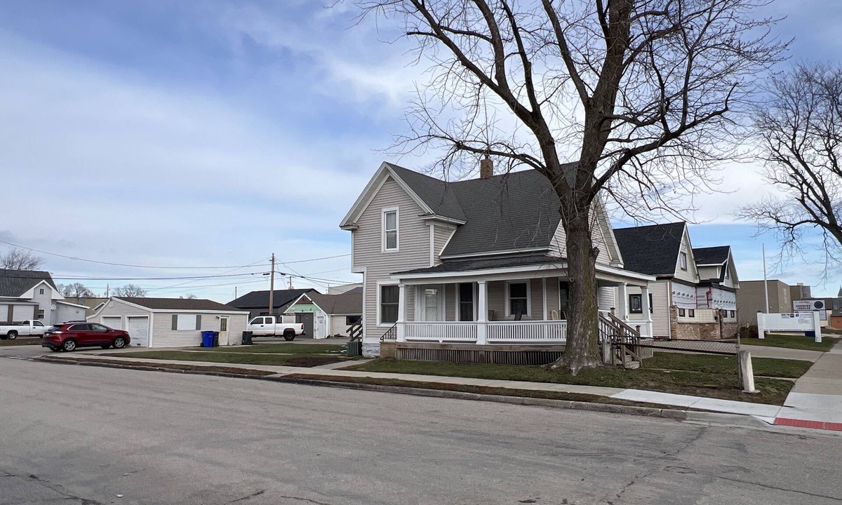 Cedar Rapids House | 3 Bedroom, 2 Bath Just 9 Blocks from Downtown!