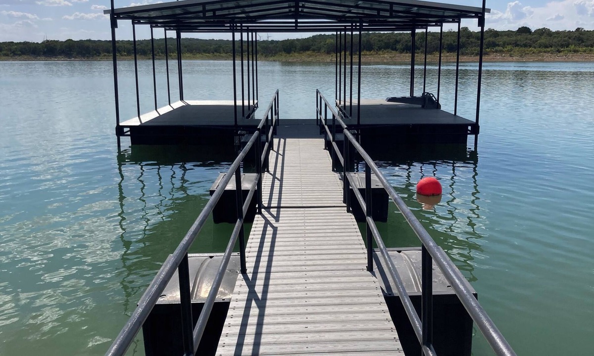 Cisco House | 3 bedroom 2 bath lake home with covered dock