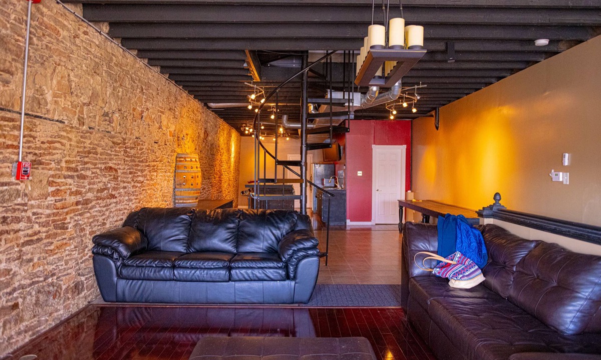 Peru Apartment | 3 Bedroom 2 bath. Living space and kitchen.