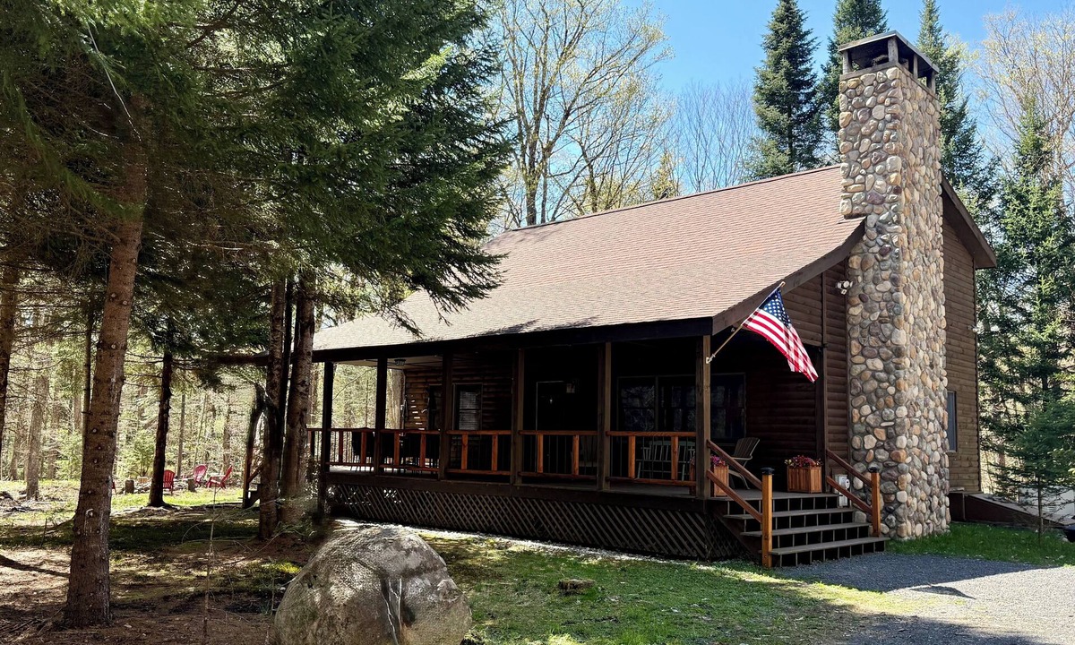 Town of Webb House | 3 Bedroom, 2 Bath Secluded Old Forge Log Cabin