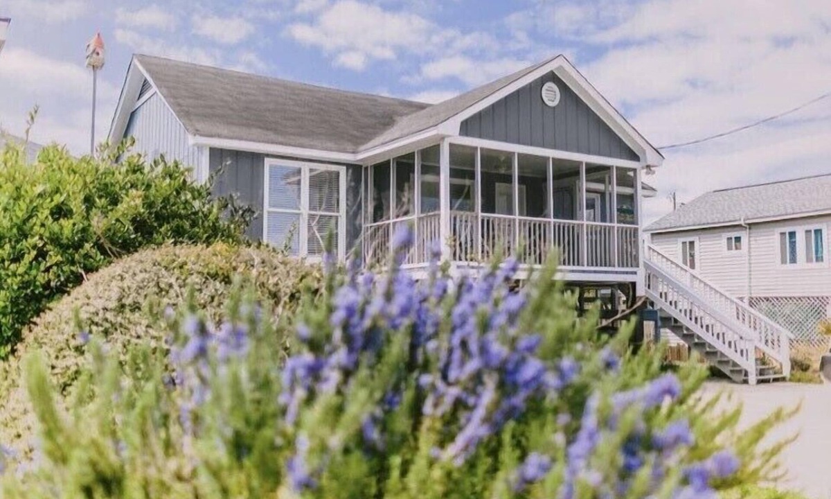 Murrells Inlet House | 3 bedroom-2 bathroom Beach house in the heart of Garden City/Murrells Inlet