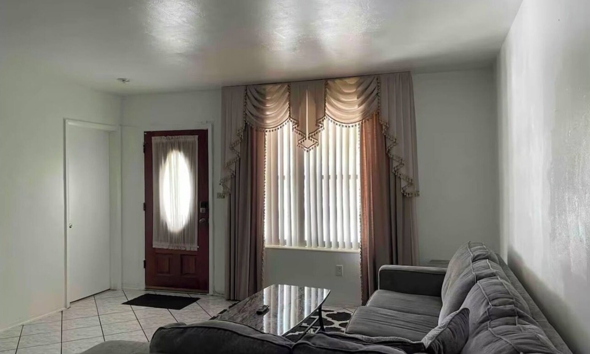 North Miami House | 3-bedroom 2-Bathroom Home in fabulous Miami with WiFi, AC. Central location!