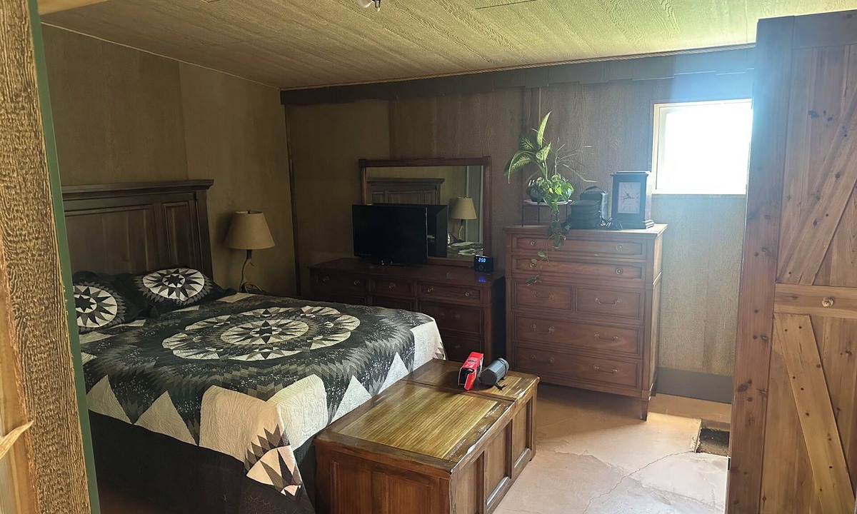 Cushing House | 3- bedroom 2 baths Barndominium in Cushing- Country/Western/Music/Pet Friendly