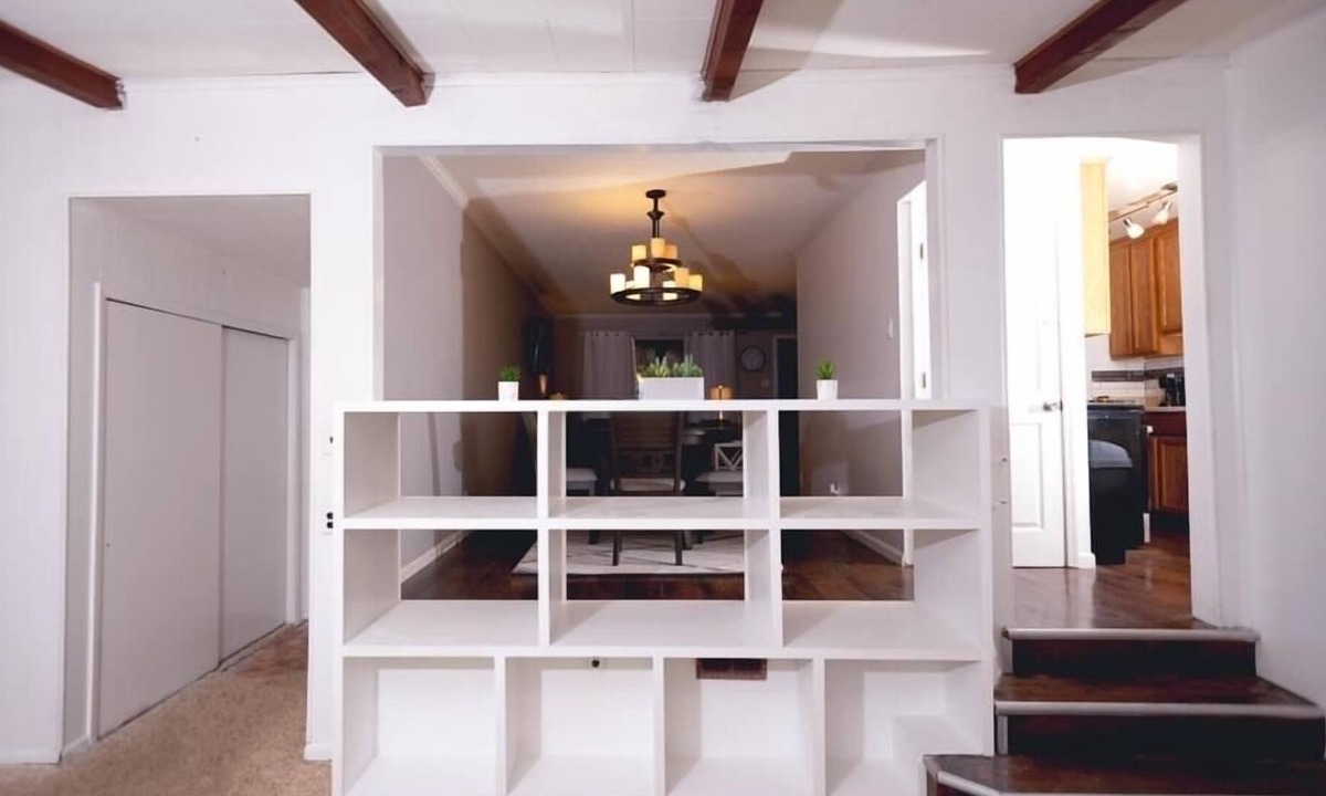 Florissant House | 3 bedroom 2 full bath roomy ranch