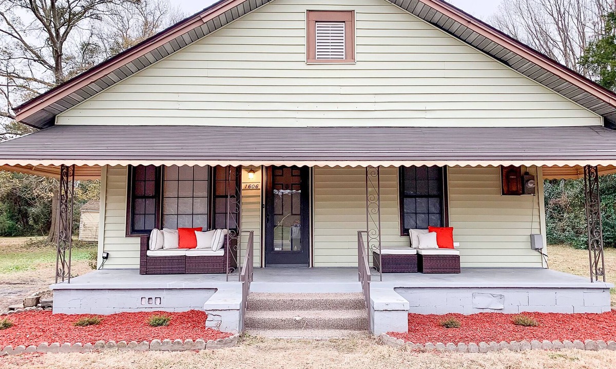Goldsboro House | 3 Bedroom 2 Full Bath & Large Backyard