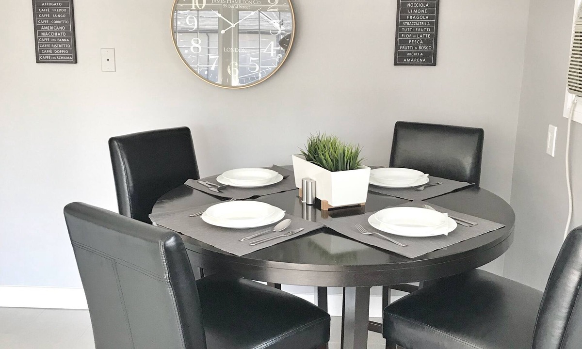 Walkerville Apartment | 3-bedroom/2 full bathroom apartment in Windsor, ON