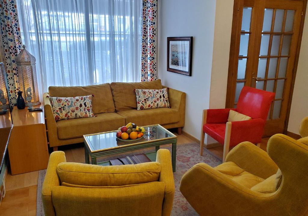 Vilanova I la Geltru Villa | 3 Bedroom, 3 Bath Beach Villa with private free parking, Air Conditioning, fast free WiFi, workspace, private laundry machines, and private garden and patio
