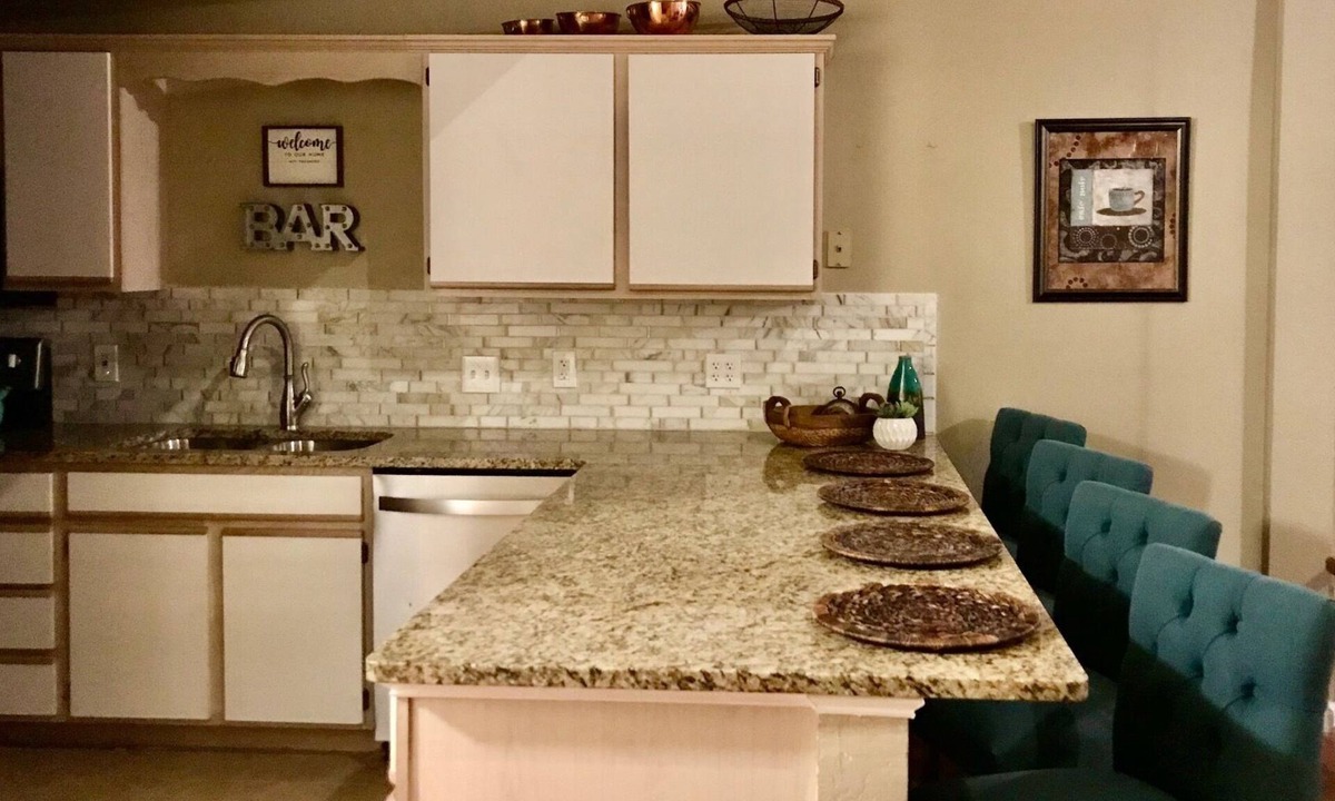 Table Rock Condo | 3 bedroom, 3 bath, indoor and outdoor pools, 2nd floor in gated Pointe Royale