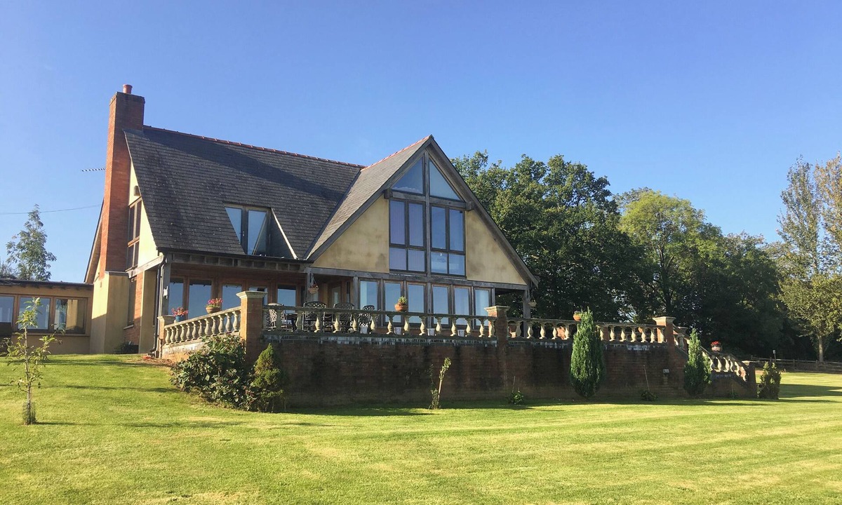 Hope under Dinmore Cottage | 3 bedroom accommodation in Hope-under-Dinmore