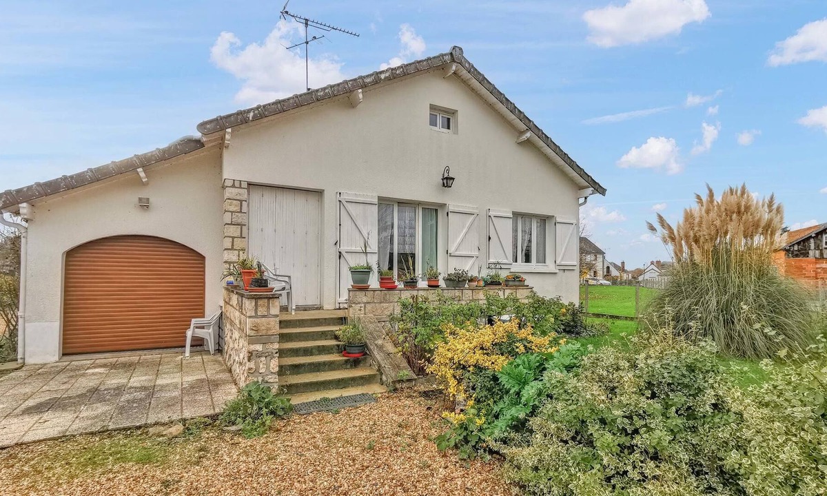 Dampierre-en-Burly House | 3 bedroom accommodation in Dampierre en burly