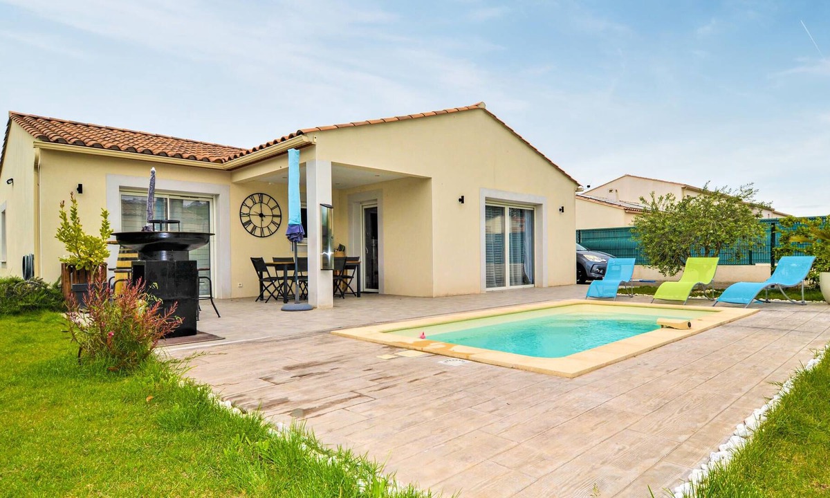 Saint-Victor-la-Coste House | 3 bedroom accommodation in St Victor la Coste