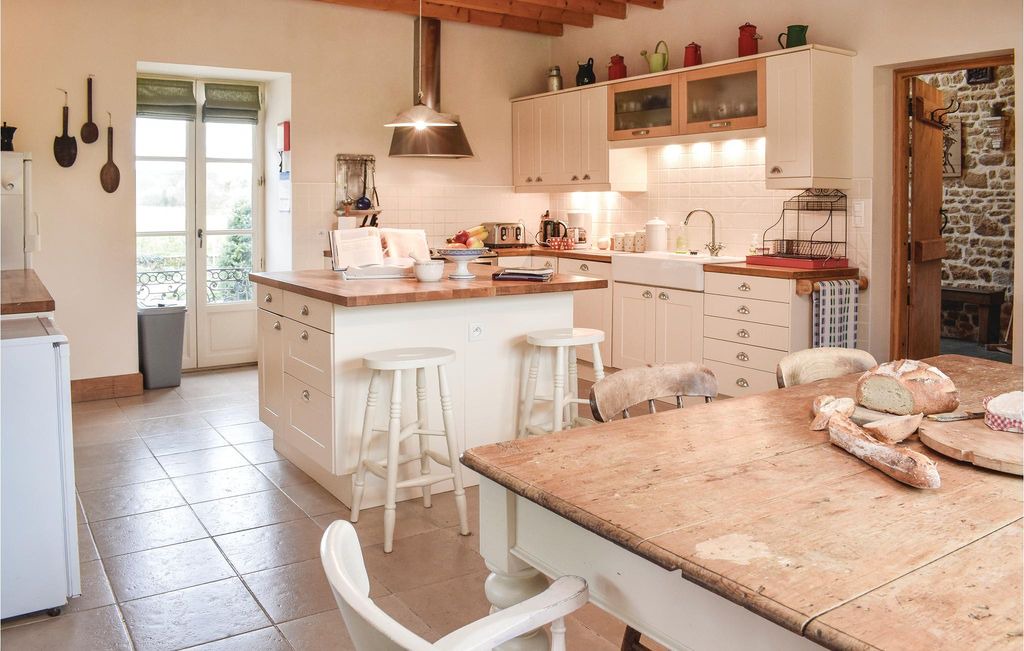 Saint-Pierre-Langers House | 3 bedroom accommodation in St. Pierre Langers