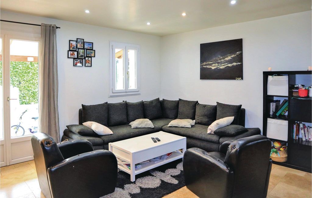 Caumont-sur-Durance House | 3 bedroom accommodation in Caumont sur Durance