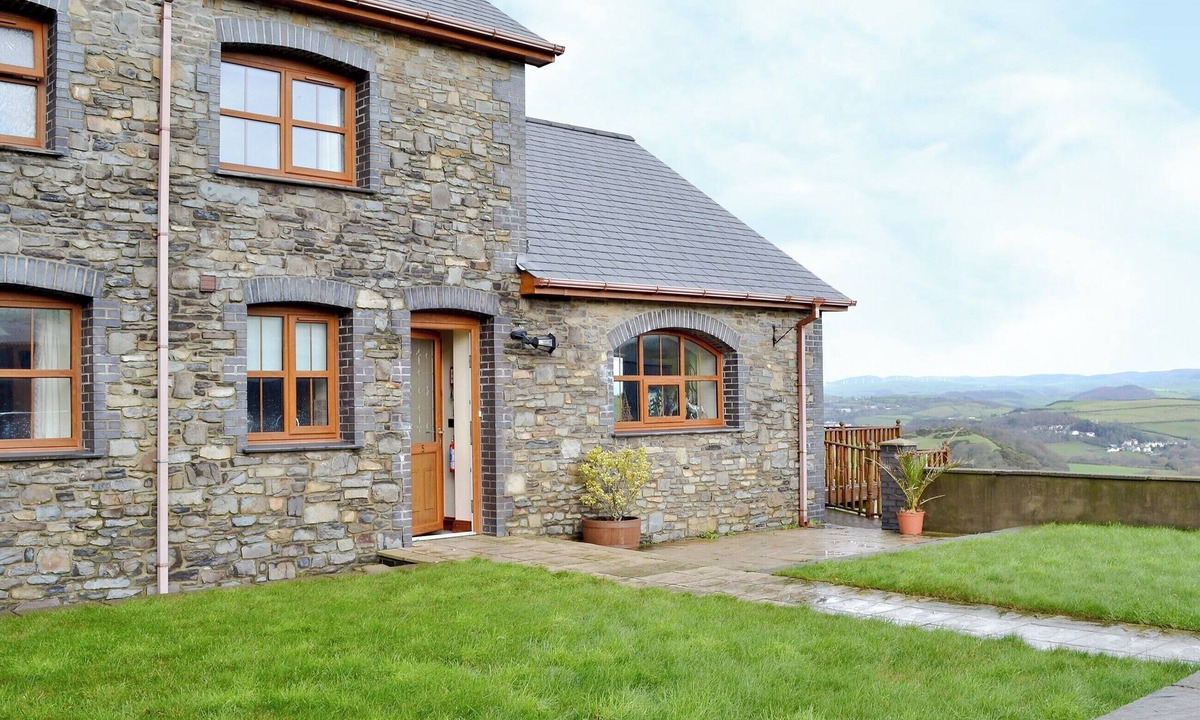 Chancery Cottage | 3 bedroom accommodation in Near Llanfarian