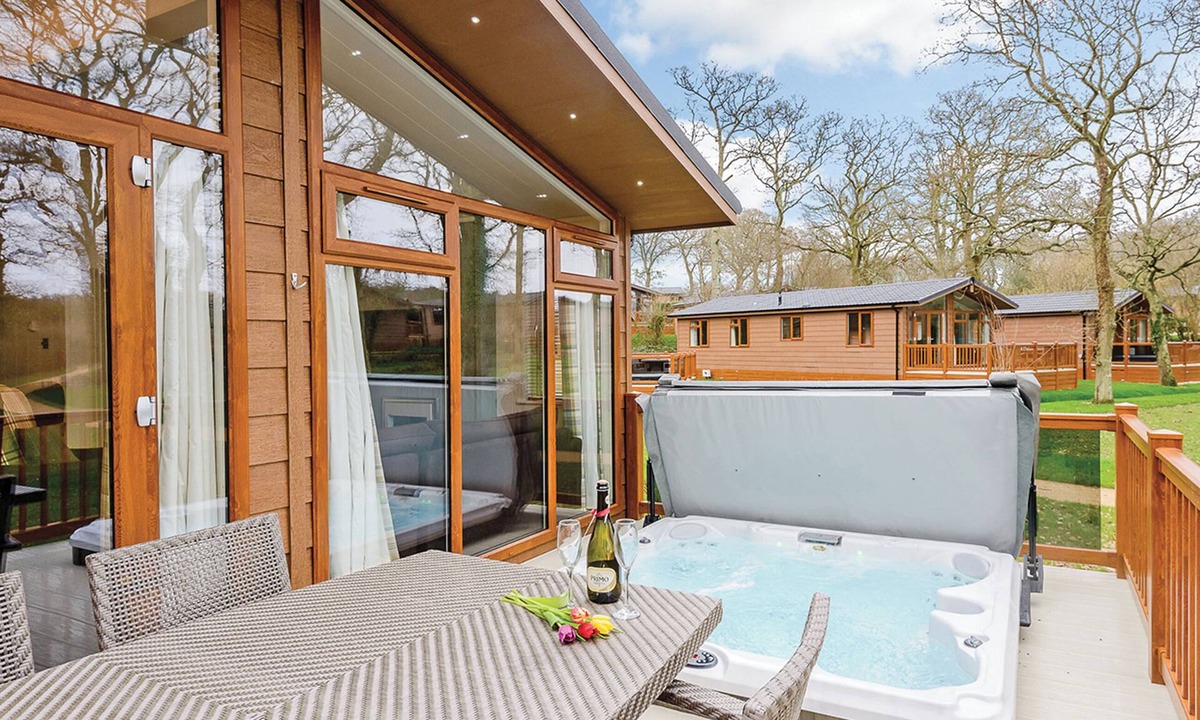 Holton Heath Ski Chalet | 3 bedroom accommodation in Holton Heath