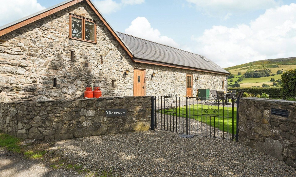 Pennant Melangell Cottage | 3 bedroom accommodation in Penybontfawr