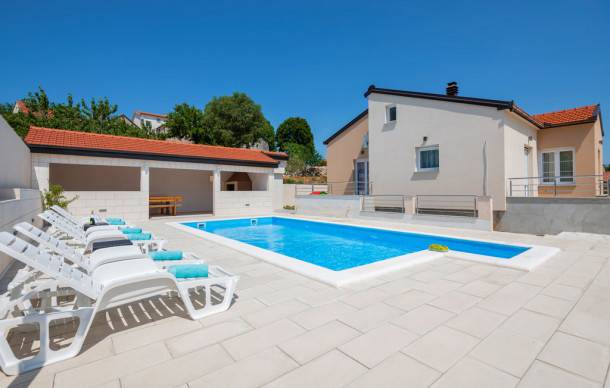 Lokvicici House | 3 bedroom accommodation in Lokvicici