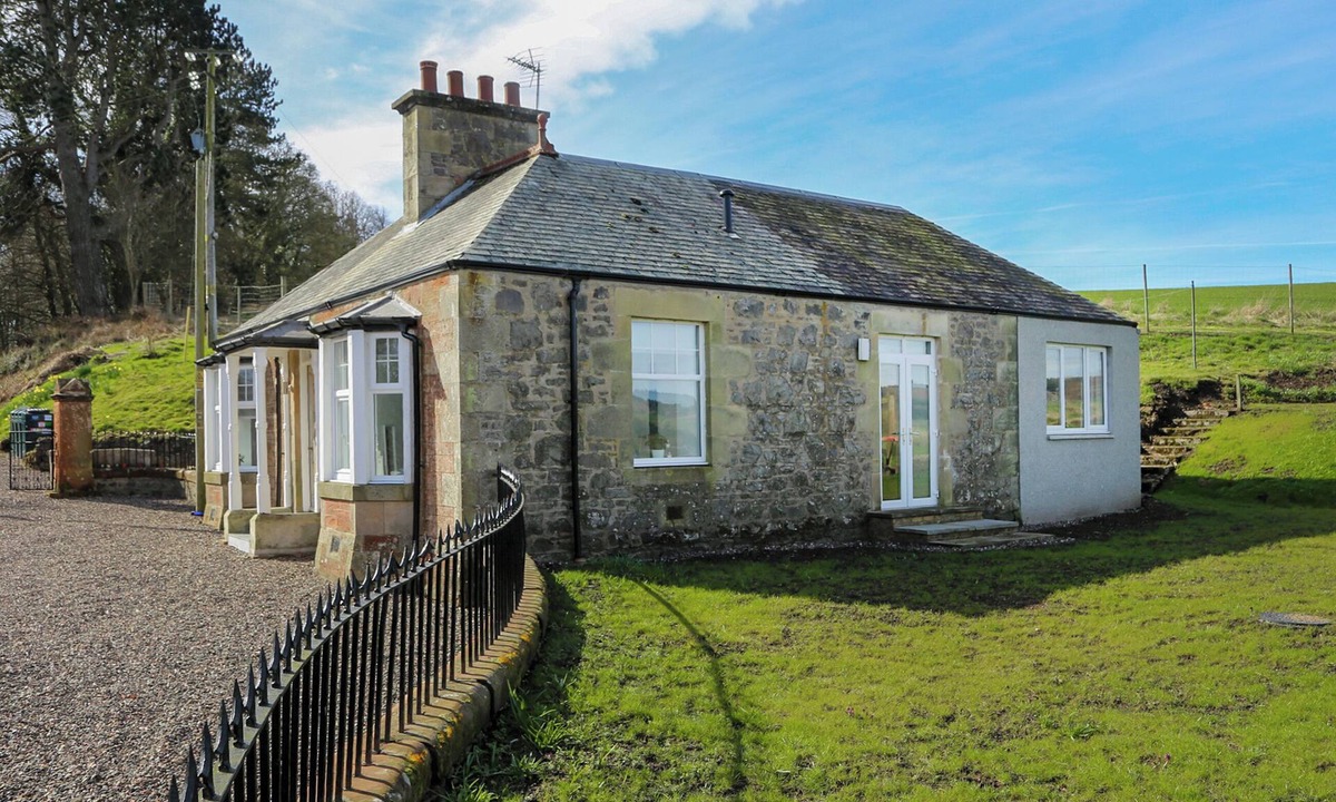 Perth Cottage | 3 bedroom accommodation in Forgandenny
