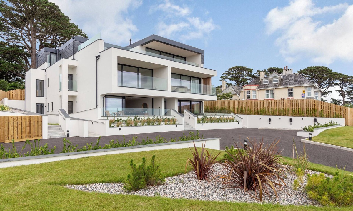 Carlyon Bay Cottage | 3 bedroom accommodation in Chi An Mor