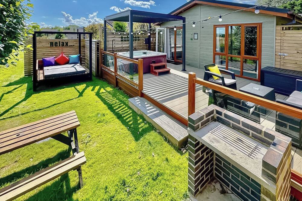 Raywell Ski Chalet | 3 bedroom accommodation in Raywell, Beverley