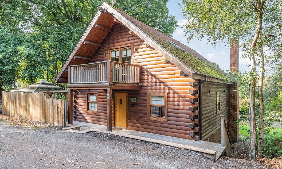 Mansfield Cabin | 3 bedroom accommodation in Edwinstowe