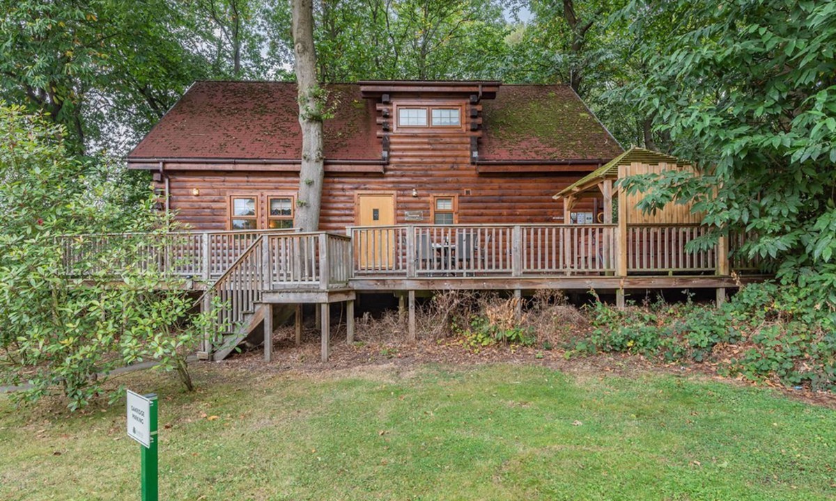 Mansfield Cabin | 3 bedroom accommodation in Edwinstowe