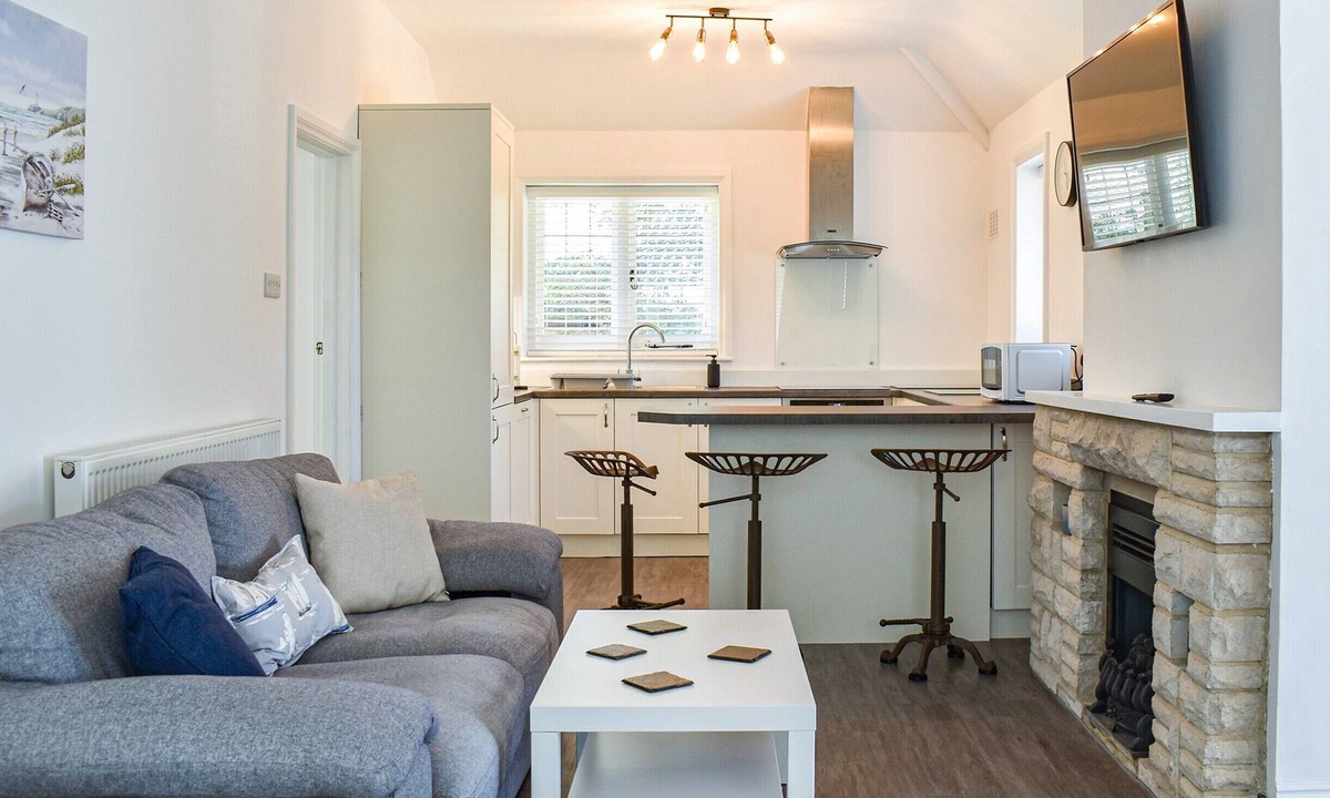 Highcliffe-on-Sea Cottage | 3 bedroom accommodation in Highcliffe