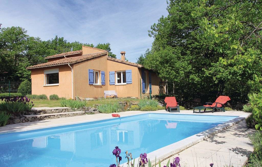Mayres House | 3 bedroom accommodation in Mayres