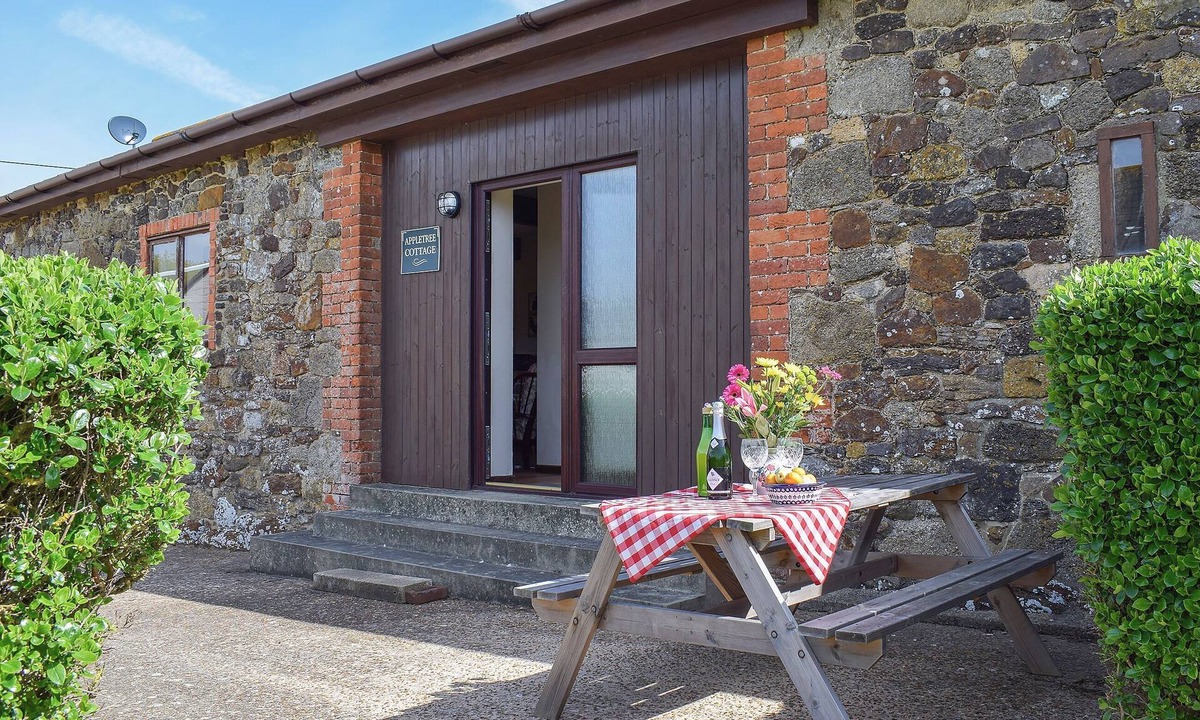 Newport Cottage | 3 bedroom accommodation in Brighstone