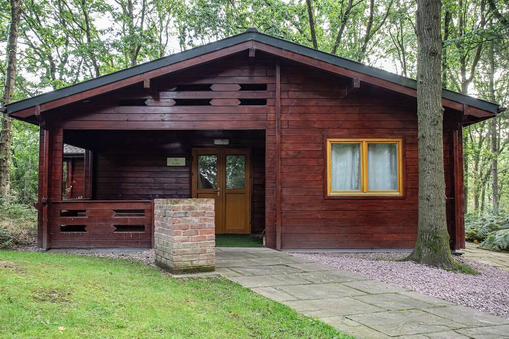 Overton-on-dee Ski Chalet | 3 bedroom accommodation in Ellesmere