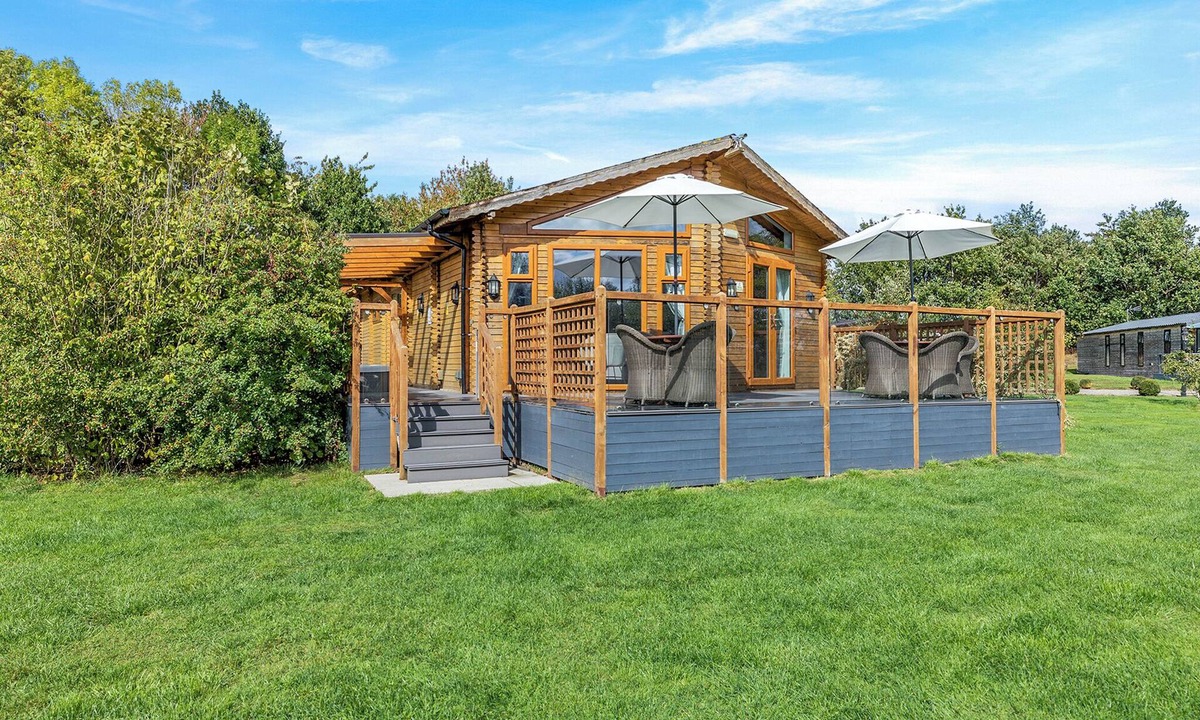 Welsh Frankton Ski Chalet | 3 bedroom accommodation in Ellesmere