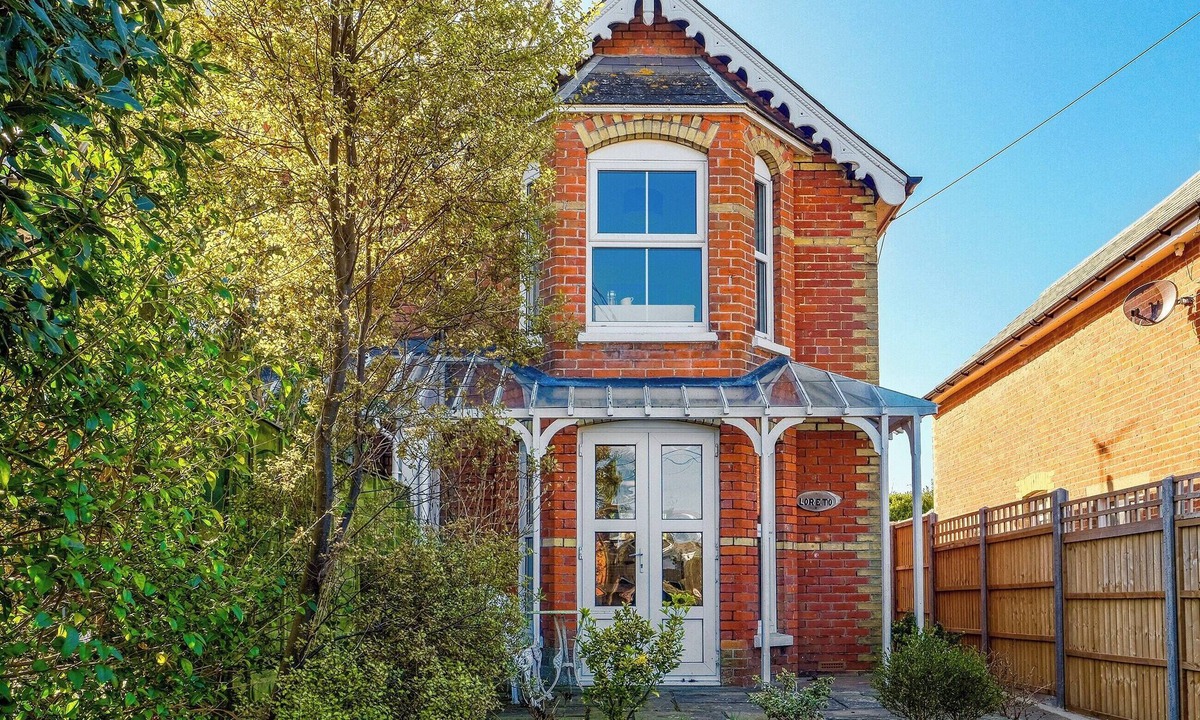 Freshwater Cottage | 3 bedroom accommodation in Middleton, Freshwater