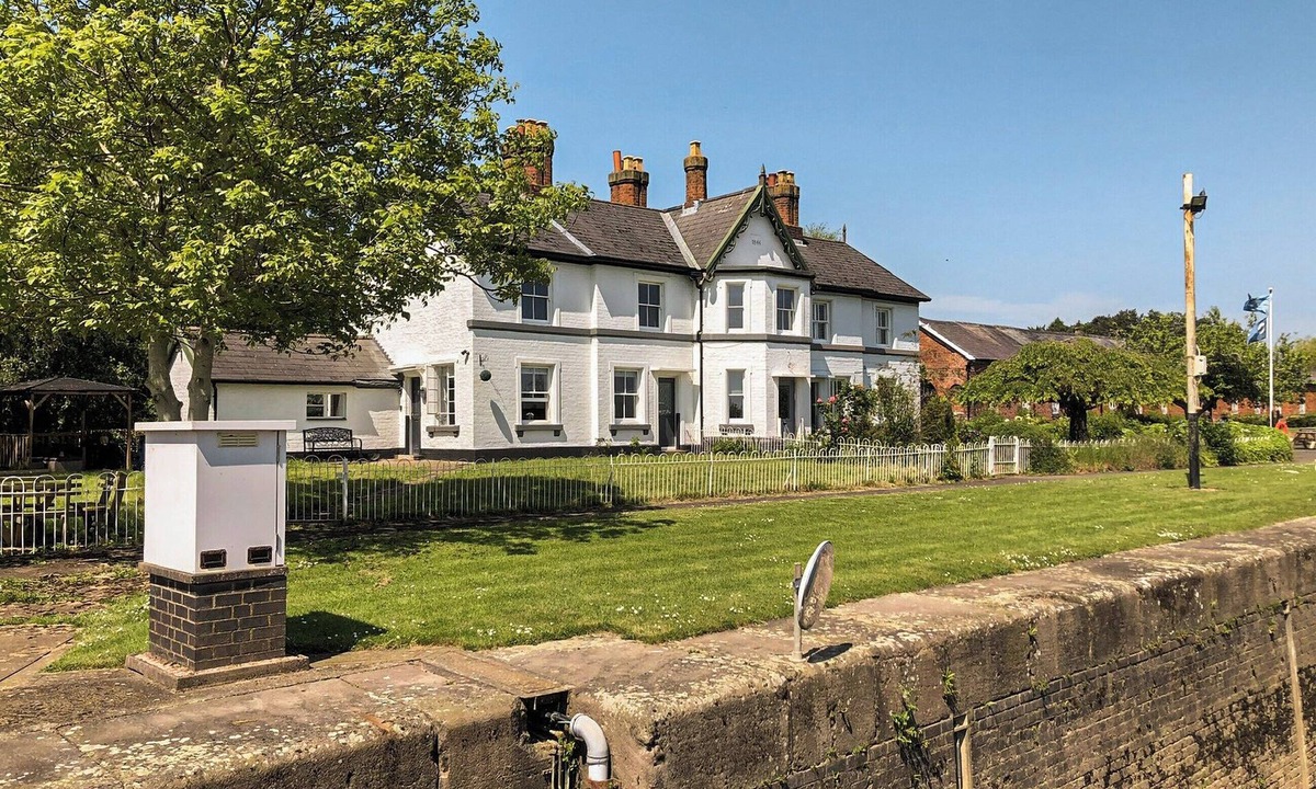 Diglis Cottage | 3 bedroom accommodation in Worcester