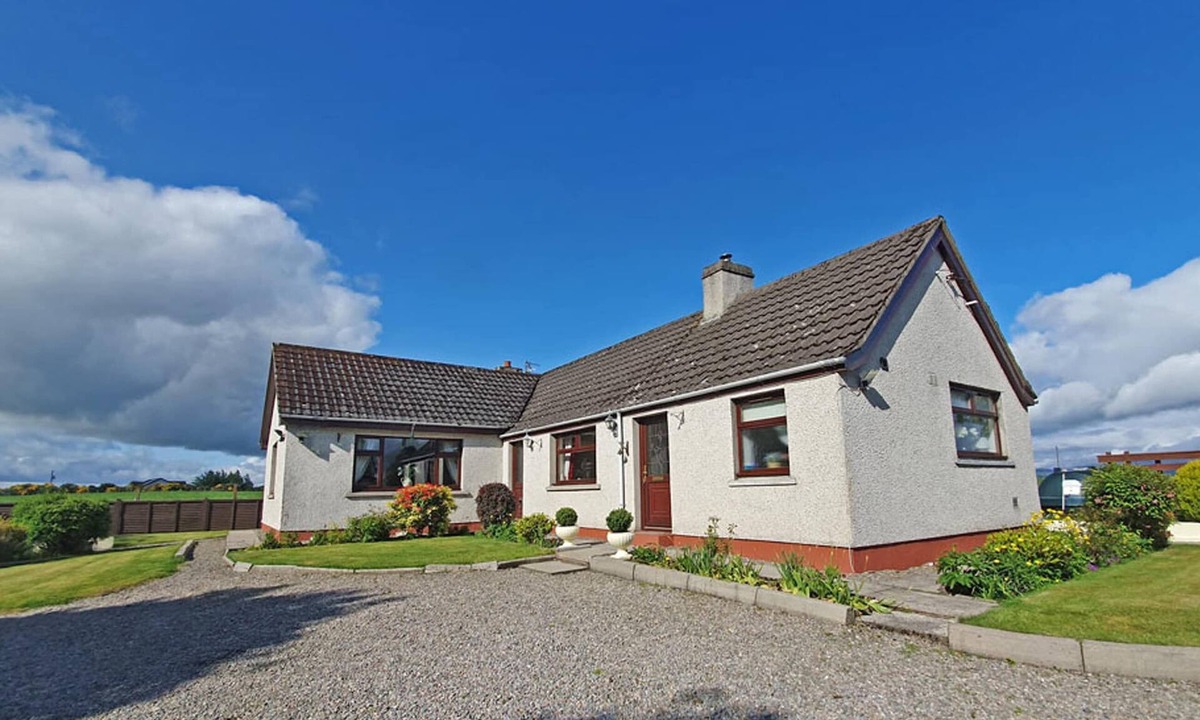 Dingwall Cottage | 3 bedroom accommodation in Culbokie