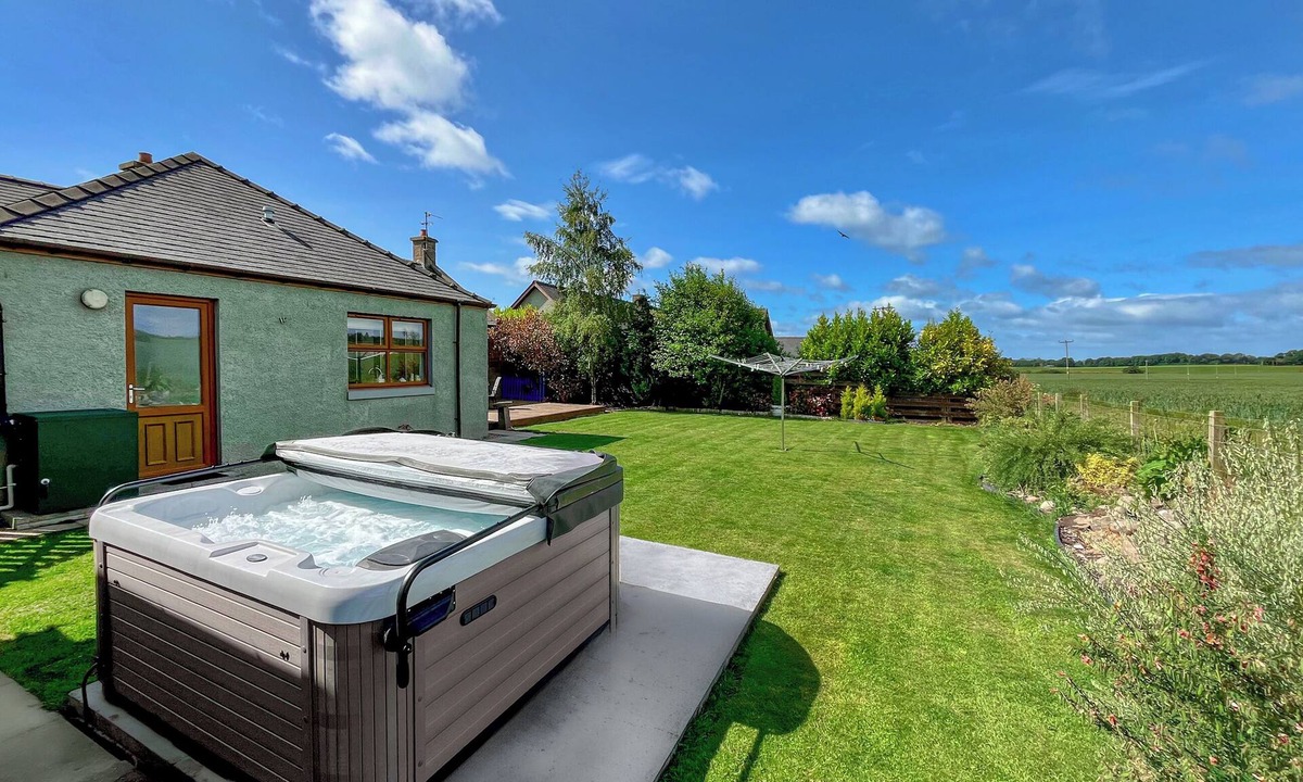 Montrose Cottage | 3 bedroom accommodation in Montrose