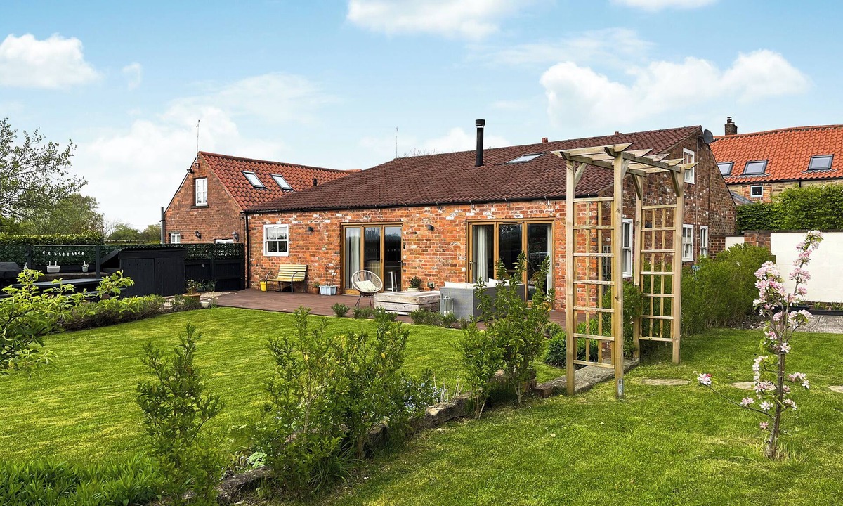 Sutton-in-Ashfield Cottage | 3 bedroom accommodation in Teversal