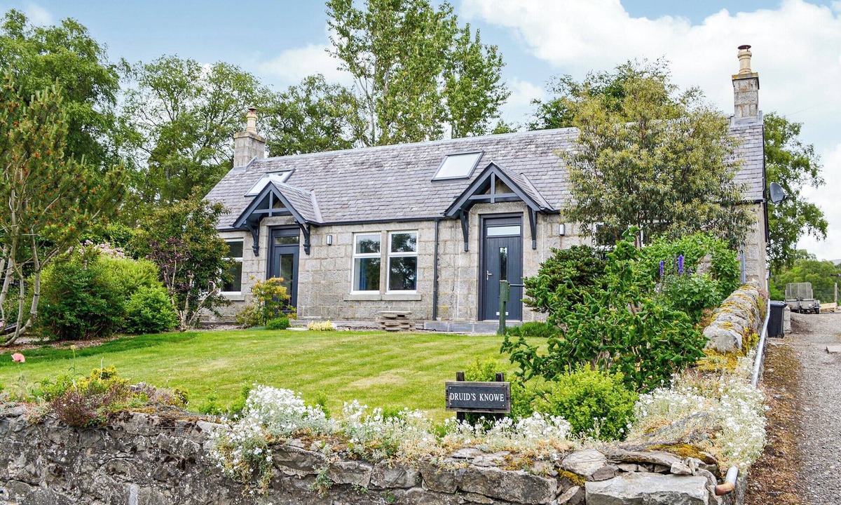 Tarfside Cottage | 3 bedroom accommodation in Glenesk