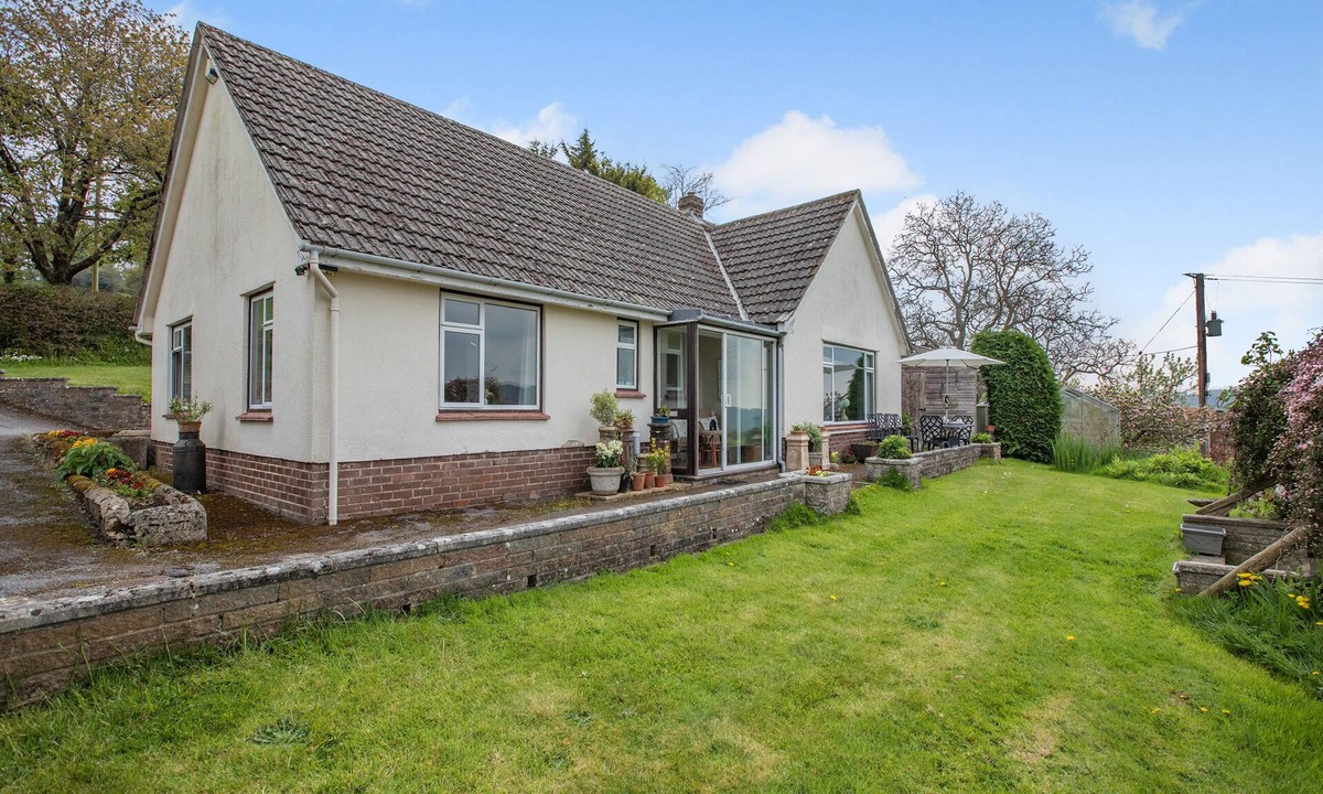 Axminster Cottage | 3 bedroom accommodation in Membury