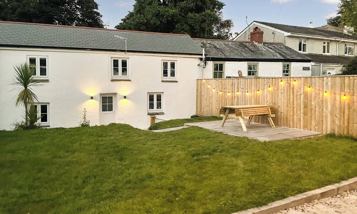 Redruth Cottage | 3 bedroom accommodation in St Day, near Redruth