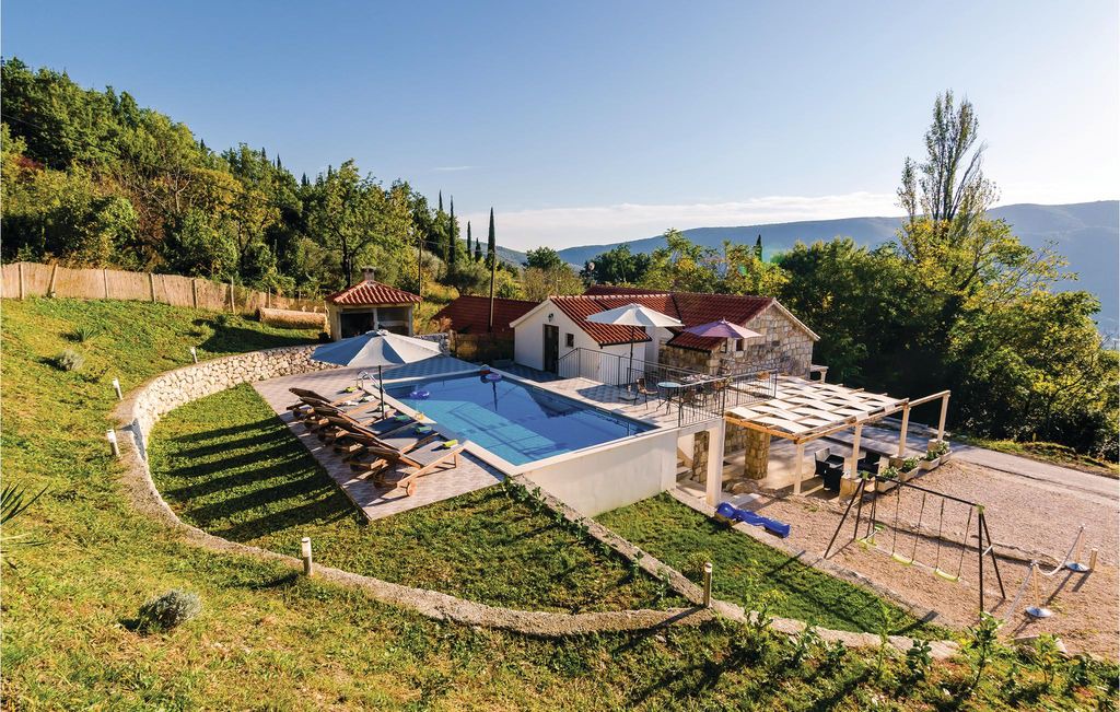 Vodovađa House | 3 bedroom accommodation in Dubravka