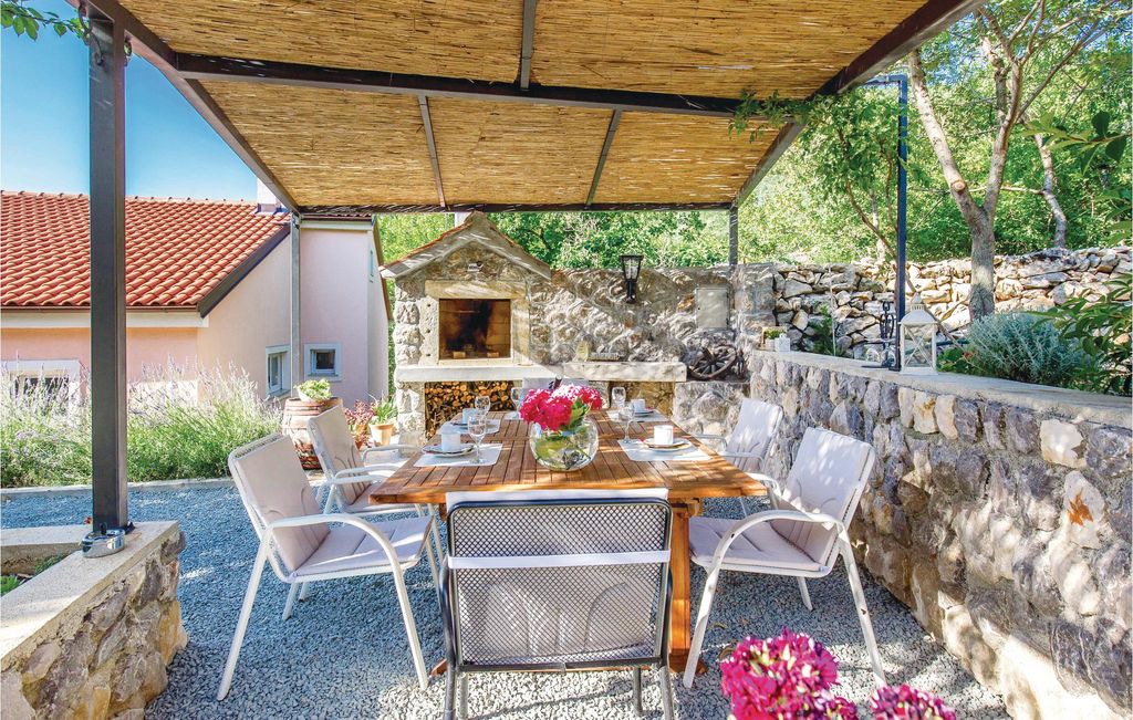 Krizisce Apartment | 3 bedroom accommodation in Krizisce