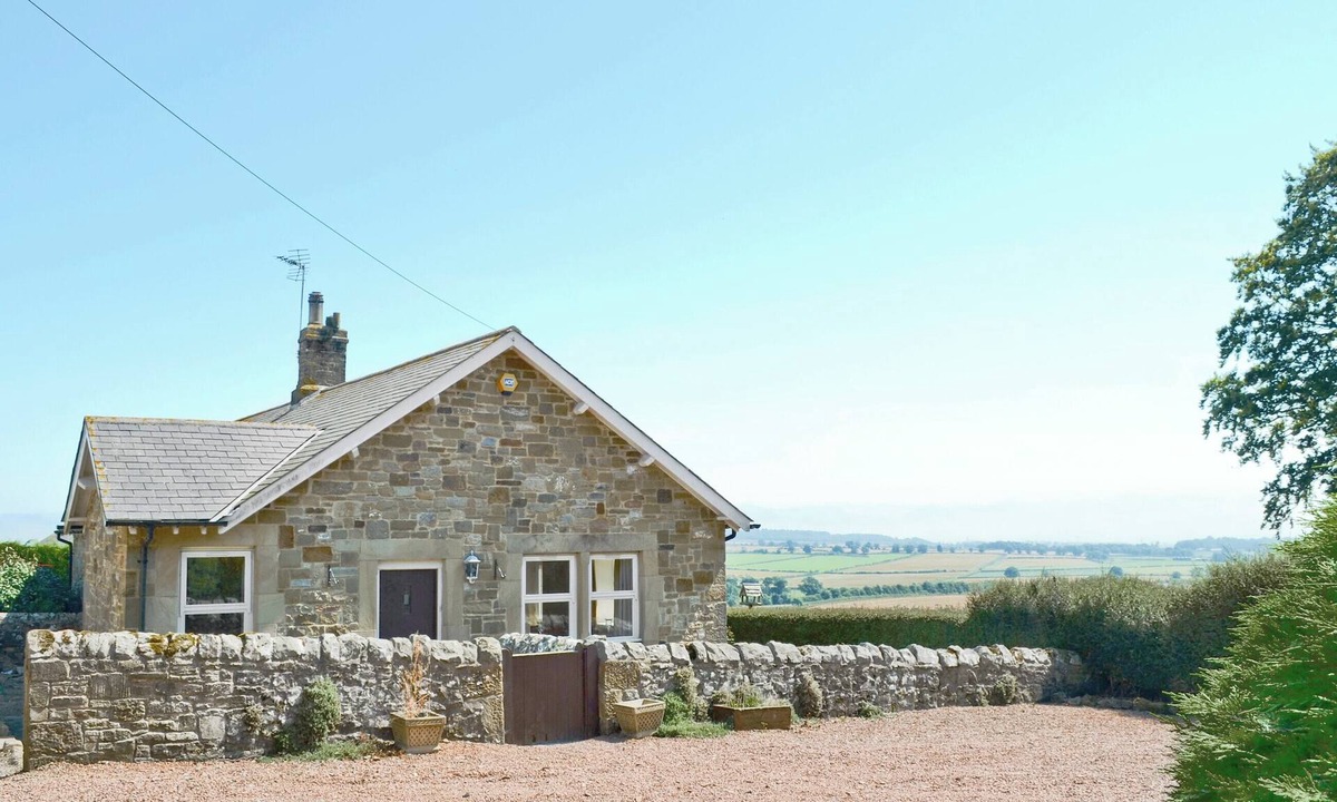 South Charlton Cottage | 3 bedroom accommodation in Alnwick