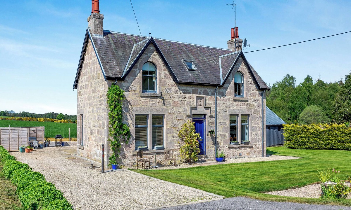 Forres Cottage | 3 bedroom accommodation in Forres